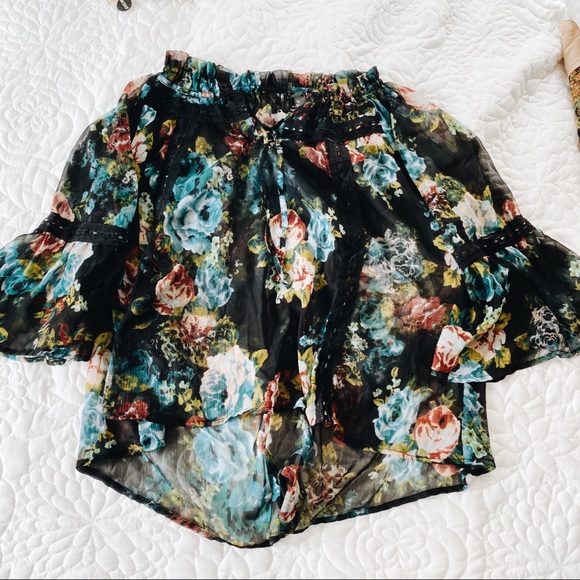 Buckle Blouse - Picture 2 of 9